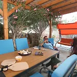 Ruby's Summer House With Spacious Garden And Free Parking * Γαύριο