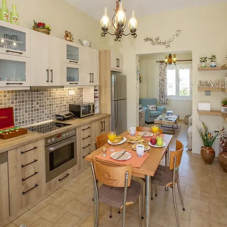 Ruby's Summer House With Spacious Garden And Free Parking Feriehus *