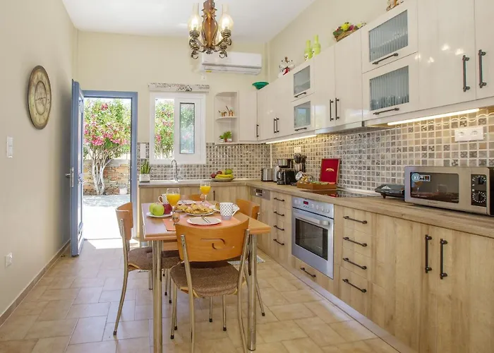 Дом отдыха Ruby's Summer House With Spacious Garden And Free Parking *