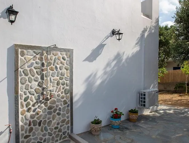 Дом отдыха Ruby's Summer House With Spacious Garden And Free Parking Гаврион