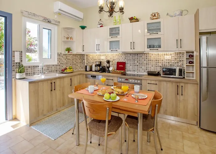 Дом отдыха Ruby's Summer House With Spacious Garden And Free Parking *