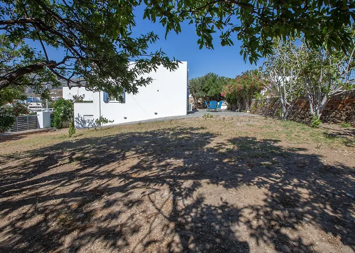 Дом отдыха Ruby's Summer House With Spacious Garden And Free Parking *