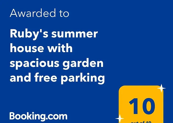 Дом отдыха Ruby's Summer House With Spacious Garden And Free Parking *