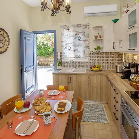 Vakantiehuis Ruby's Summer House With Spacious Garden And Free Parking *
