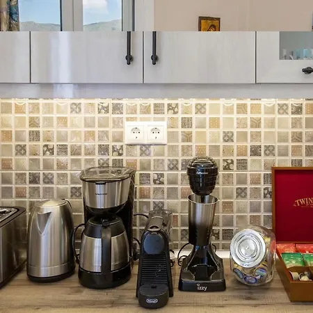 Dom wakacyjny Ruby's Summer House With Spacious Garden And Free Parking Gavrio