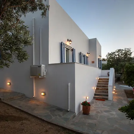 Vakantiehuis Ruby's Summer House With Spacious Garden And Free Parking Gavrio