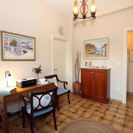 Ruby's Summer House With Spacious Garden And Free Parking *