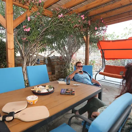 Ruby's Summer House With Spacious Garden And Free Parking * Gavrio