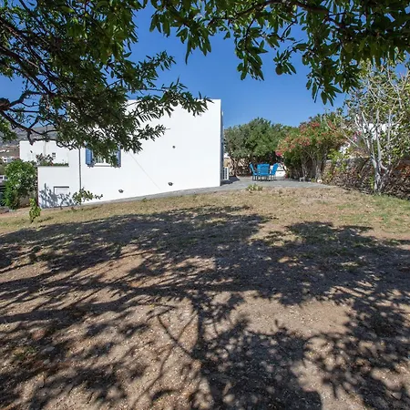 Vakantiehuis Ruby's Summer House With Spacious Garden And Free Parking *