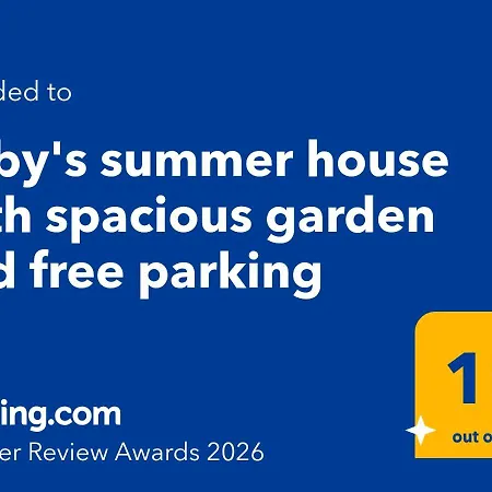 Σπίτι διακοπών Ruby's Summer House With Spacious Garden And Free Parking *