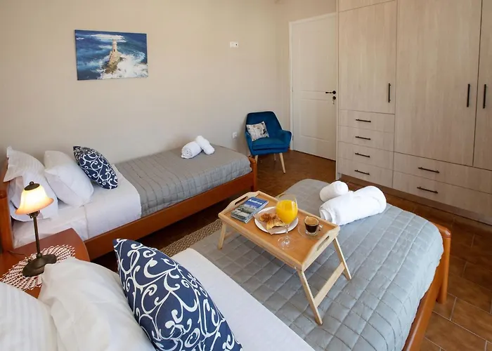 Σπίτι διακοπών Ruby's Summer House With Spacious Garden And Free Parking