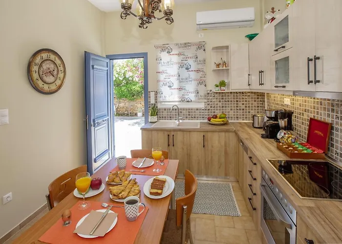 Σπίτι διακοπών Ruby's Summer House With Spacious Garden And Free Parking *