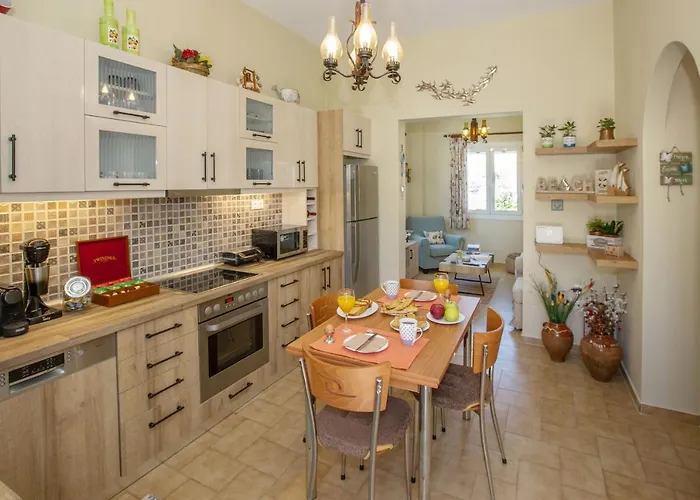 Ruby's Summer House With Spacious Garden And Free Parking Σπίτι διακοπών *