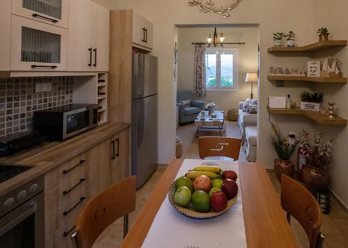 Ruby's Summer House With Spacious Garden And Free Parking * Γαύριο