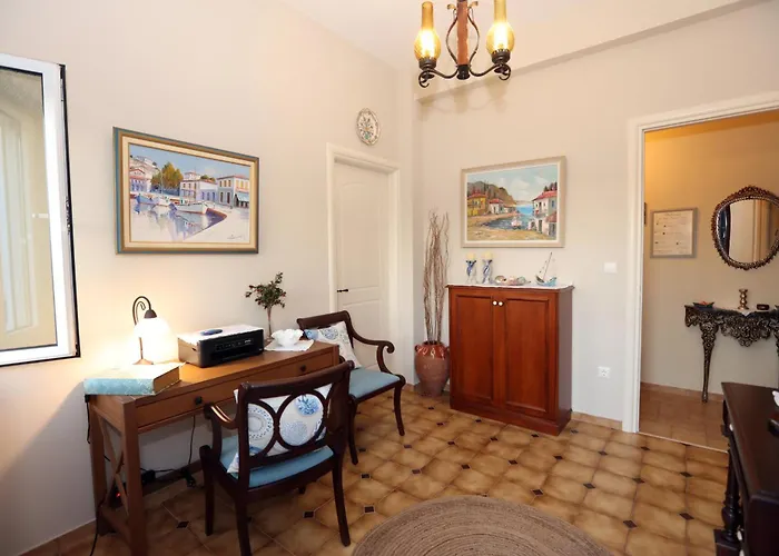 Ruby's Summer House With Spacious Garden And Free Parking *