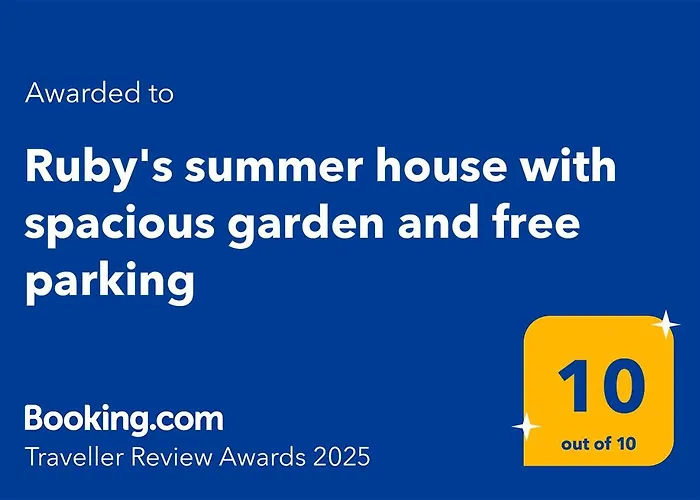 Ruby's Summer House With Spacious Garden And Free Parking Γαύριο